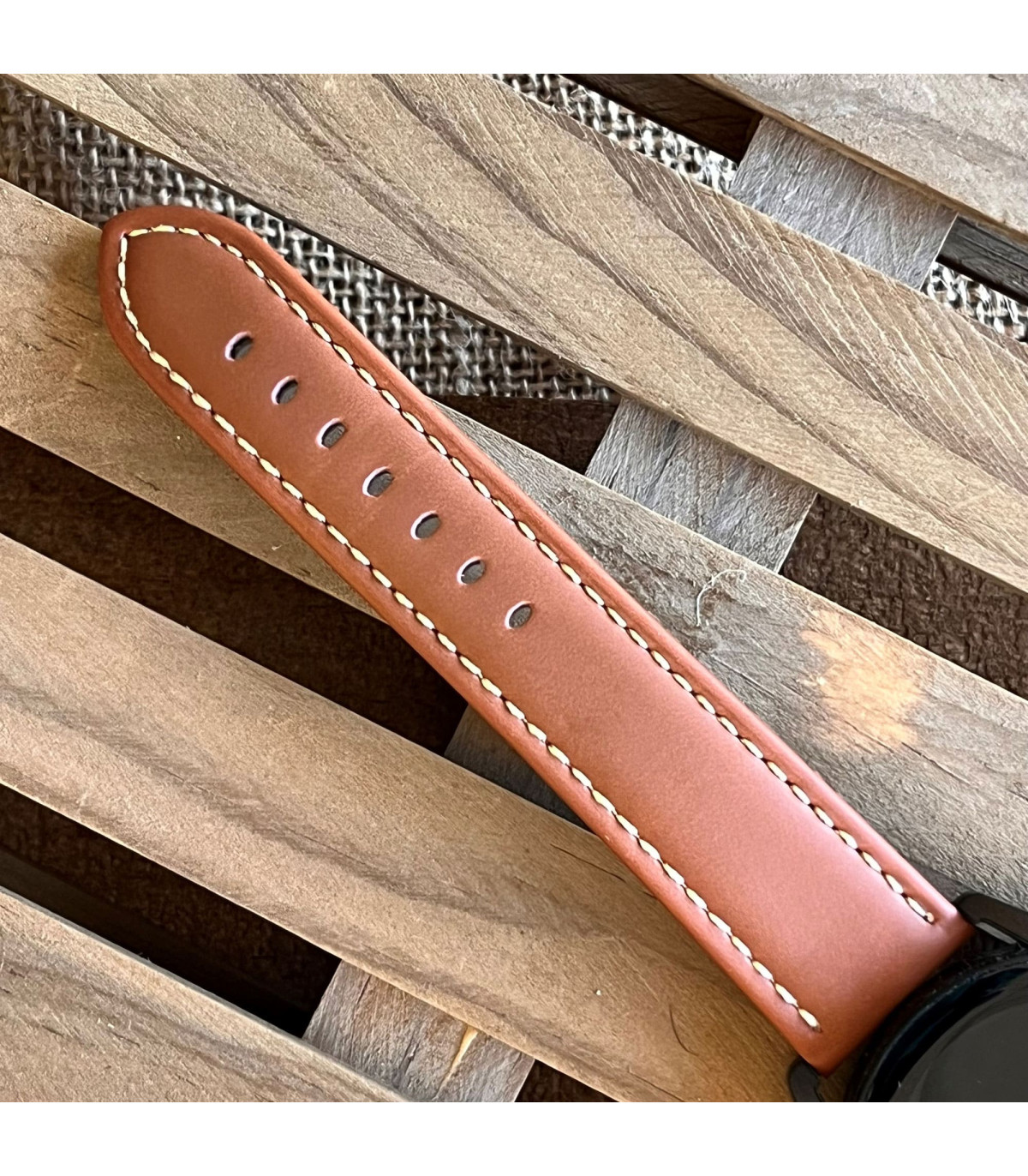 Oiled leather strap white stitching – Diloy 377